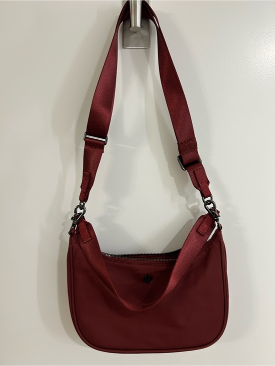 lululemon women bag All Night Festival Crossbody Micro Belt 2L Silicone Grippers Help Keep Strap In Place 15 Best Lululemon Deals to